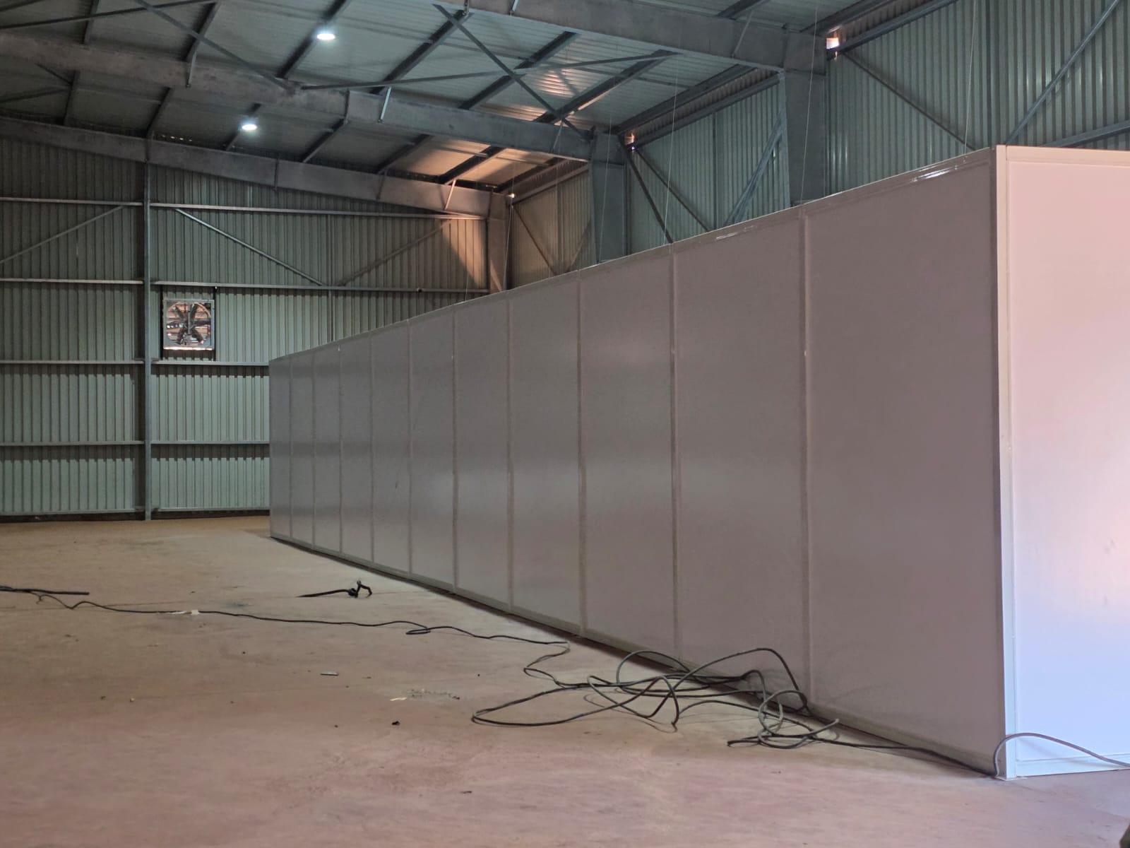 Insulated panel cold-room structure built inside a warehouse